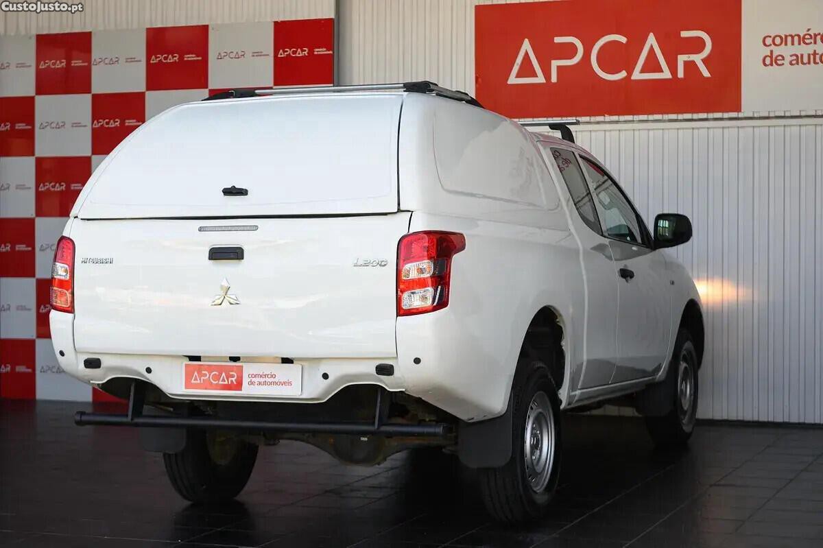 Mitsubishi L200 2.4 DI-D Club Invite Strakar Look 4WD — fotografia 29