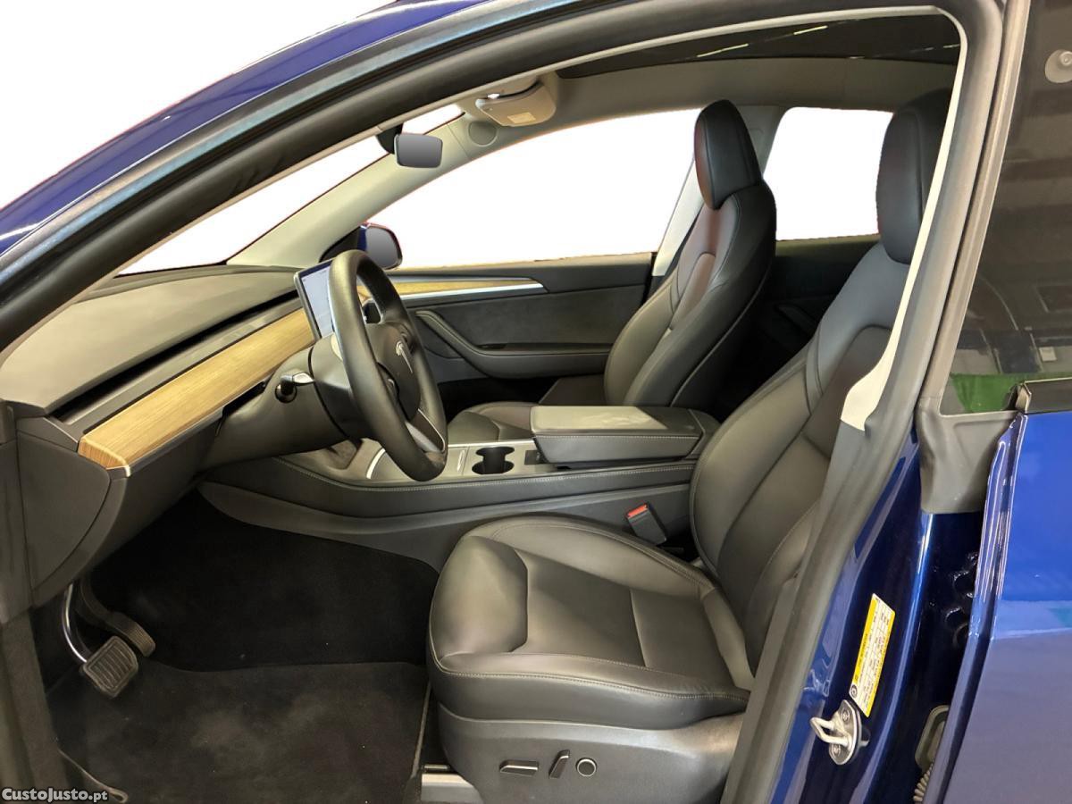 Tesla Model Y Standard RWD — fotografia 10