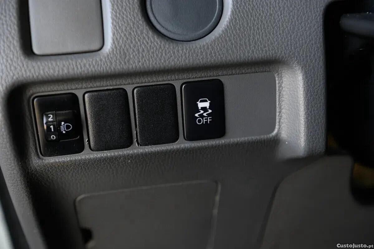 Mitsubishi L200 2.4 DI-D CD Invite 4WD — fotografia 3