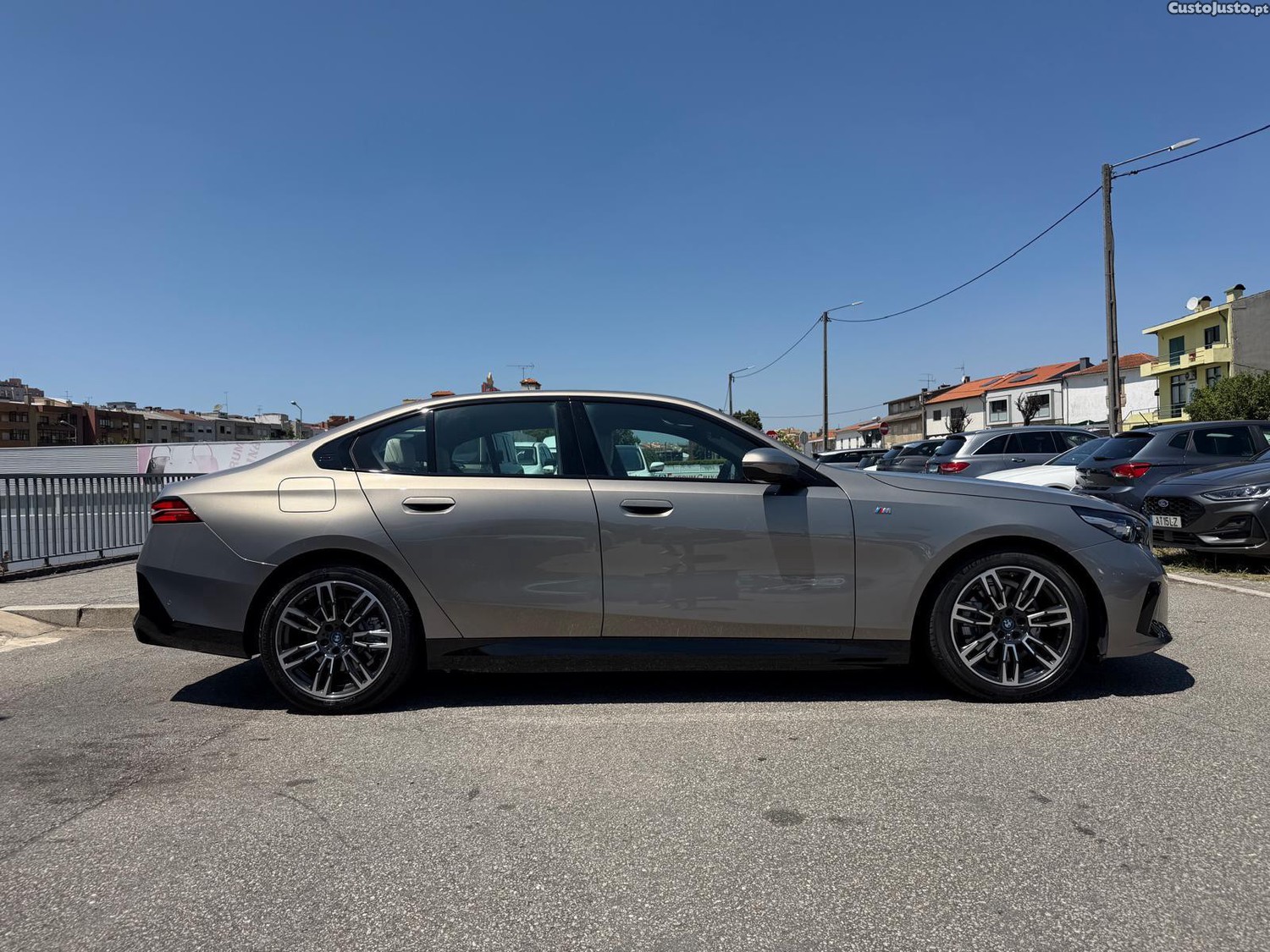 BMW 530 e Pack Desportivo M Pro — fotografia 22