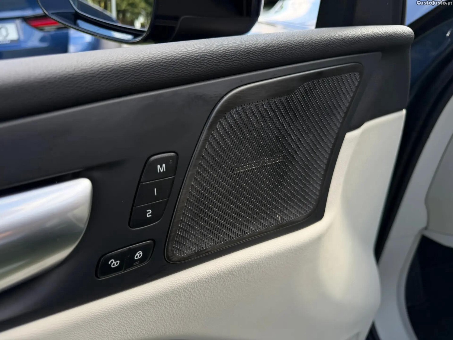 Volvo XC 60 2.0 T6 PHEV Ultimate Dark AWD — fotografia 12