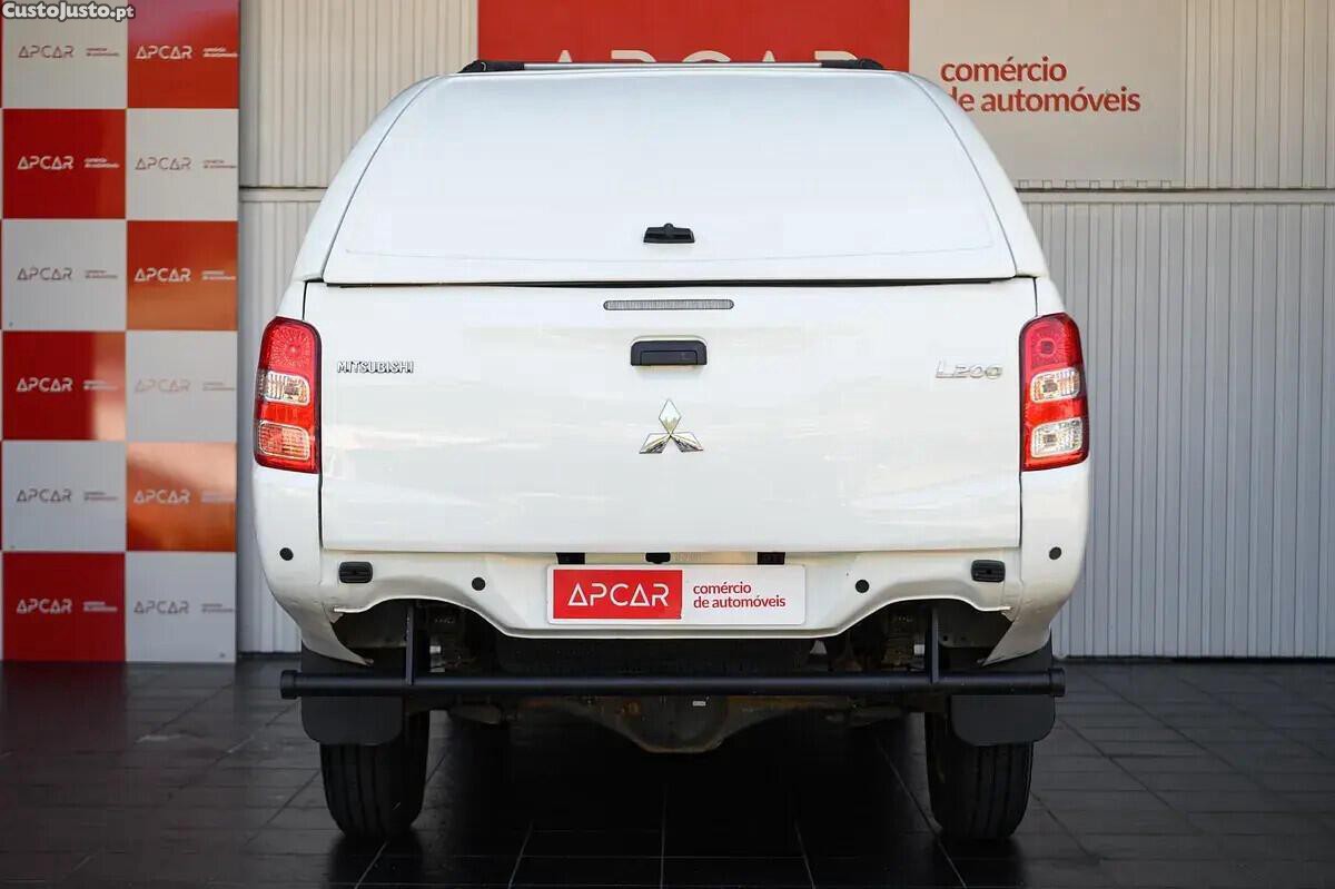 Mitsubishi L200 2.4 DI-D Club Invite Strakar Look 4WD — fotografia 28
