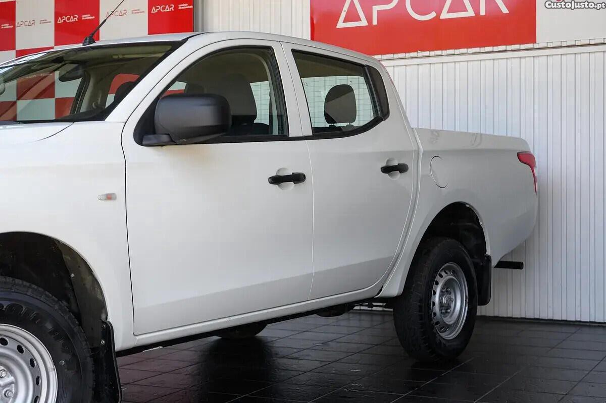 Mitsubishi L200 2.4 DI-D CD Invite 4WD — fotografia 19