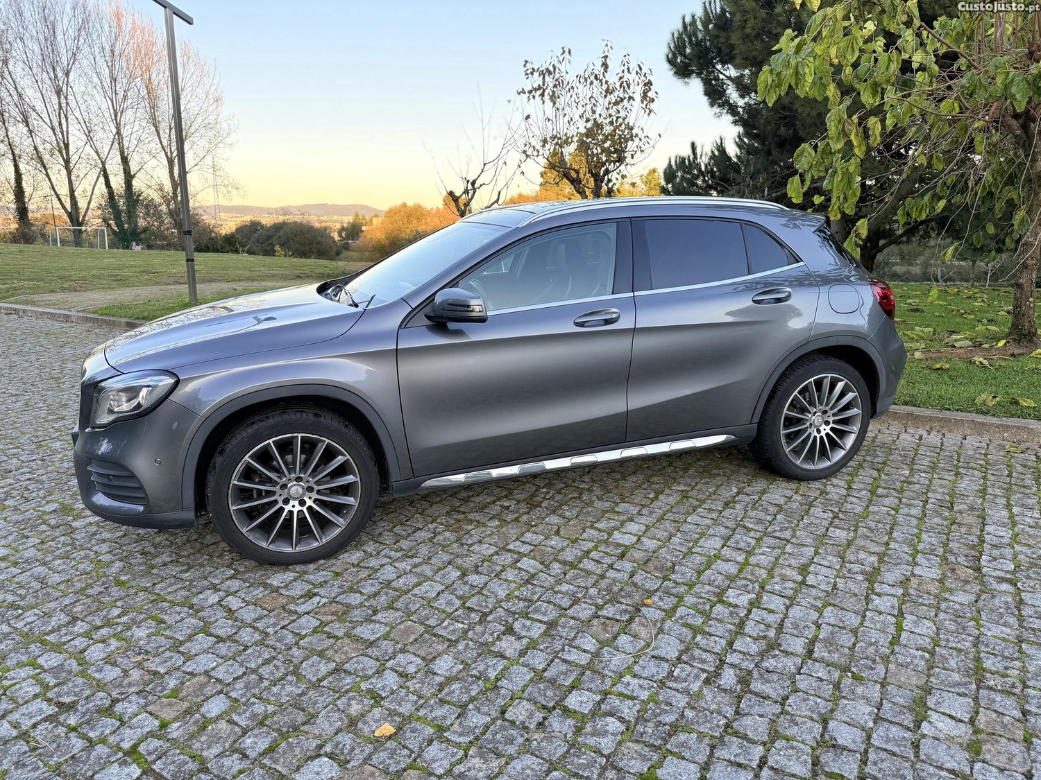Mercedes-Benz GLA 180 180 AMG LINE — fotografia 6