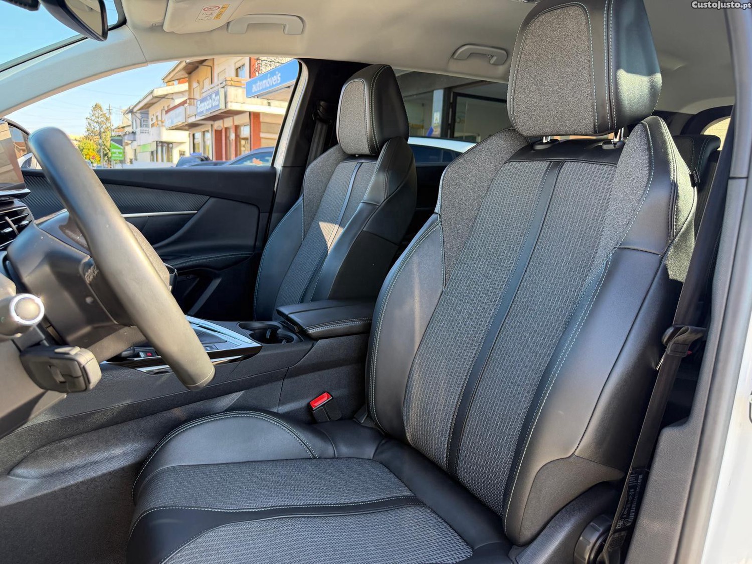 Peugeot 5008 1.5 BlueHDi Allure — fotografia 18
