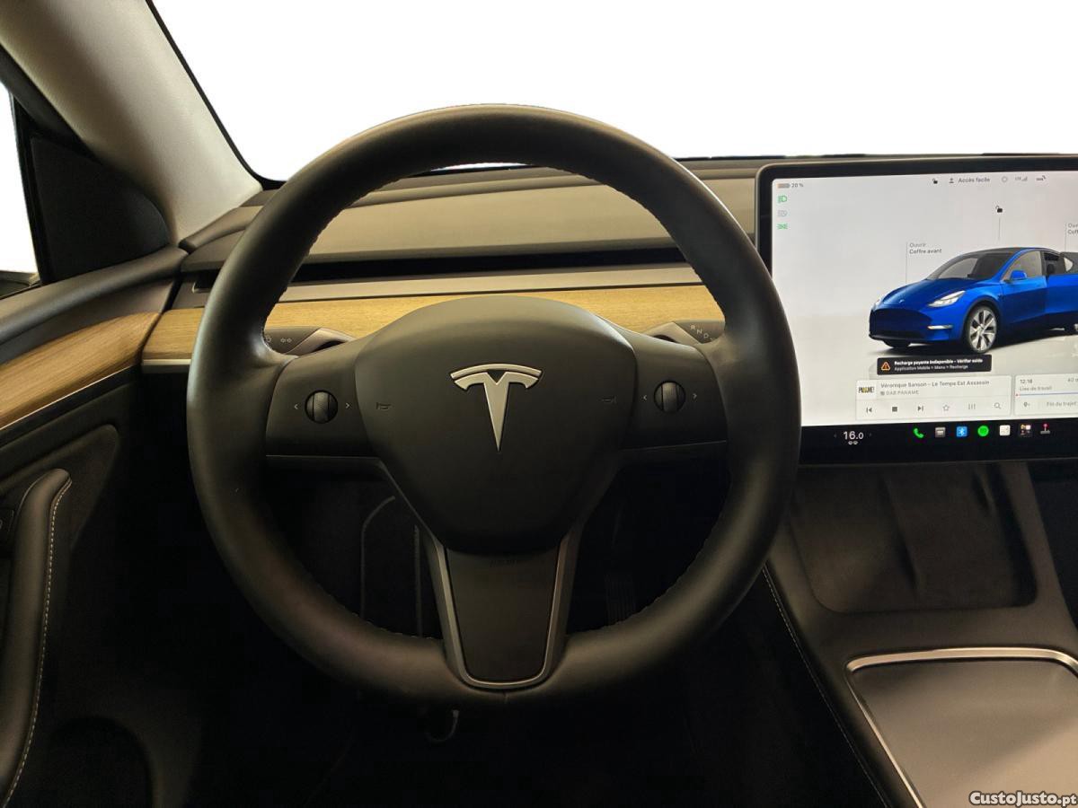 Tesla Model Y Standard RWD — fotografia 8