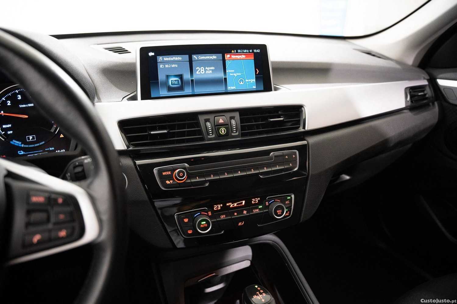 BMW X1 25 e xDrive Corporate Edition — fotografia 13