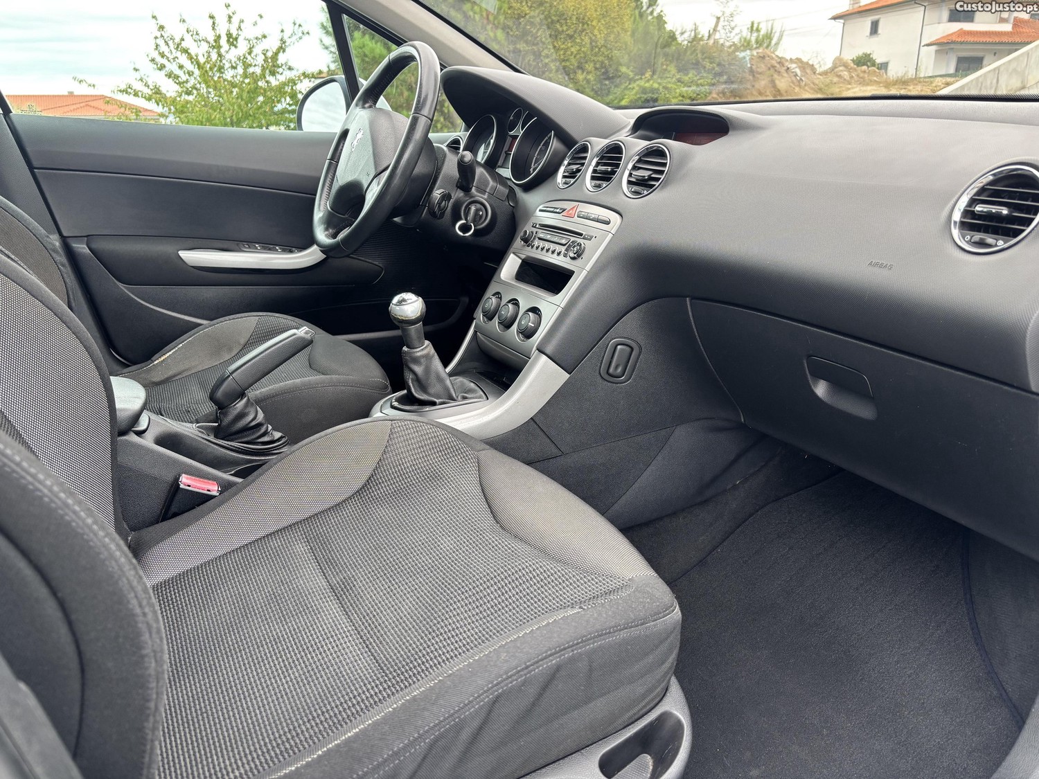Peugeot 308 1.6HDI 110CV — fotografia 2