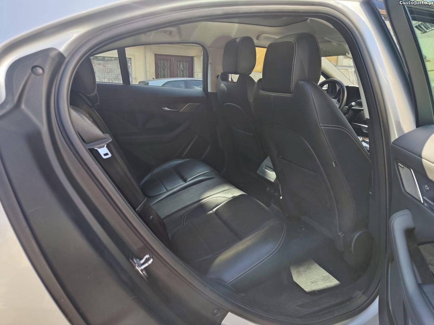 Jaguar I-Pace EV 400 - 19 — photo 5