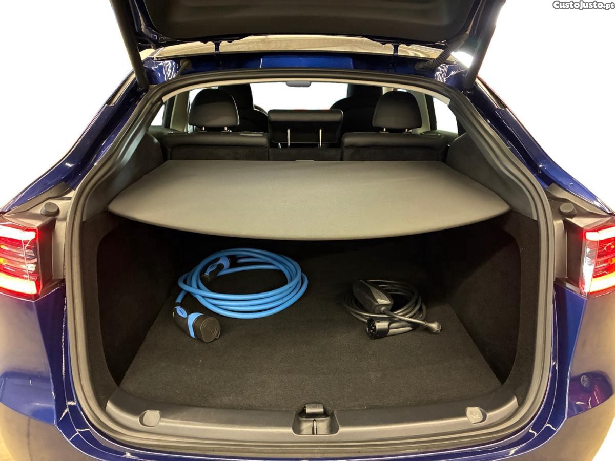 Tesla Model Y Standard RWD — fotografia 4