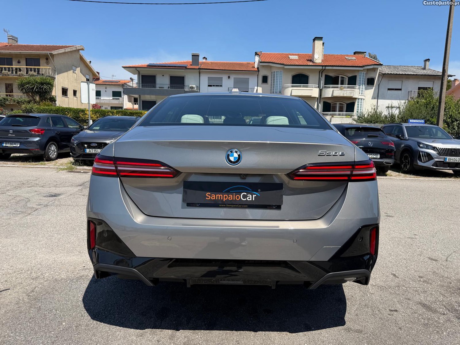 BMW 530 e Pack Desportivo M Pro — fotografia 14
