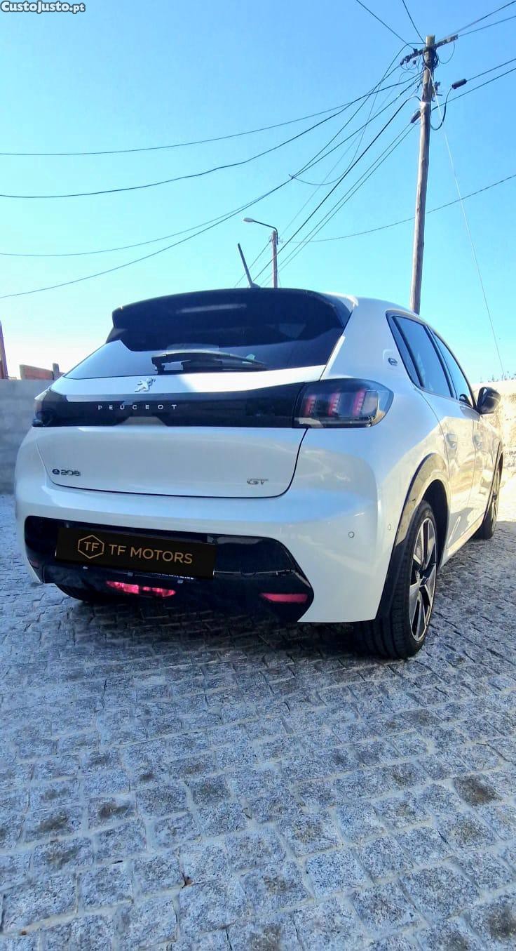 Peugeot e-208 GT Pack — fotografia 7