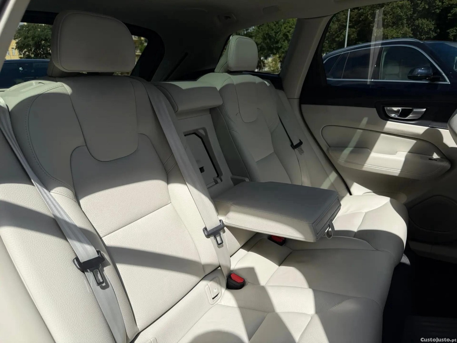 Volvo XC 60 2.0 T6 PHEV Ultimate Dark AWD — fotografia 6