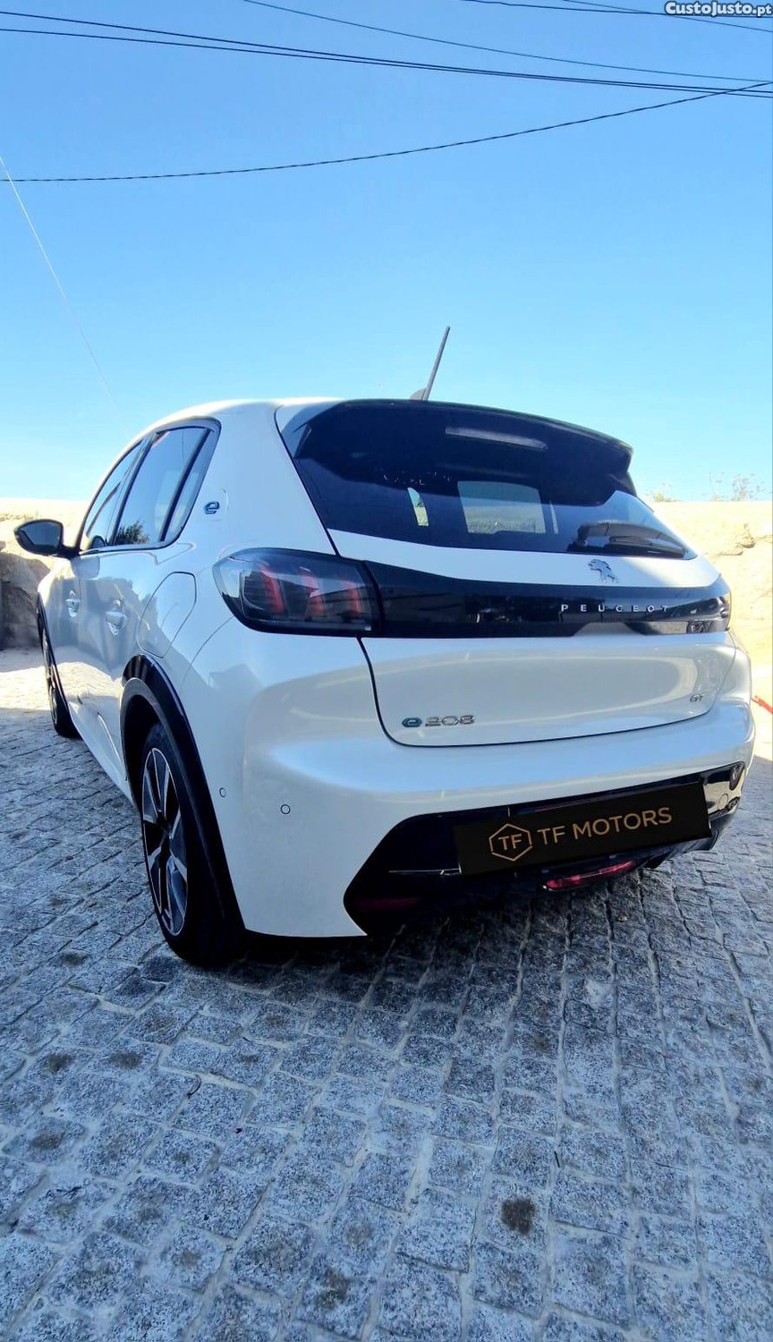 Peugeot e-208 GT Pack — fotografia 5