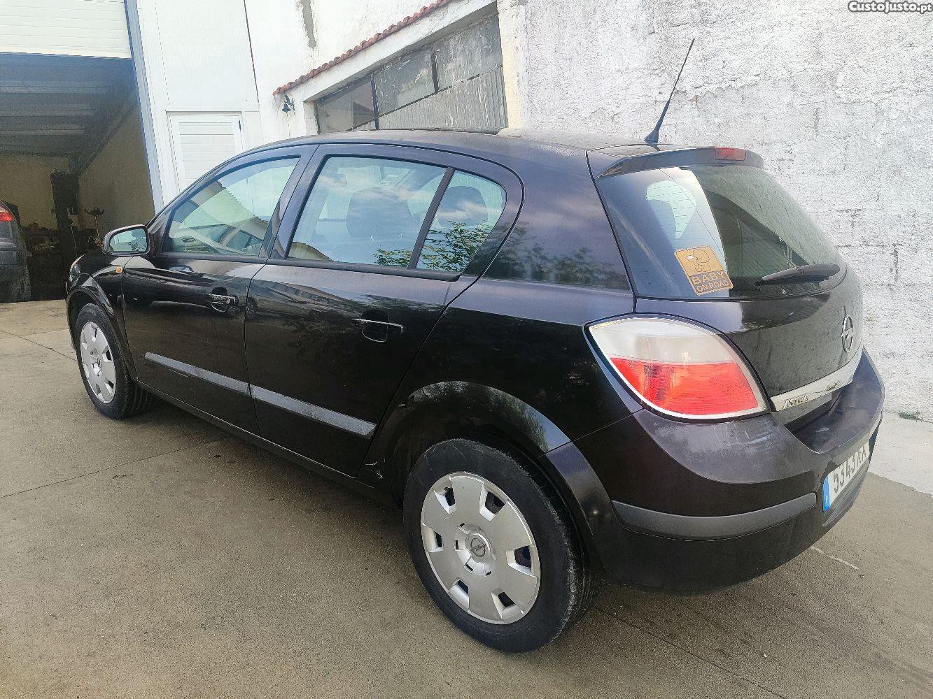 Opel Astra 1.4 Enjoy — fotografia 9