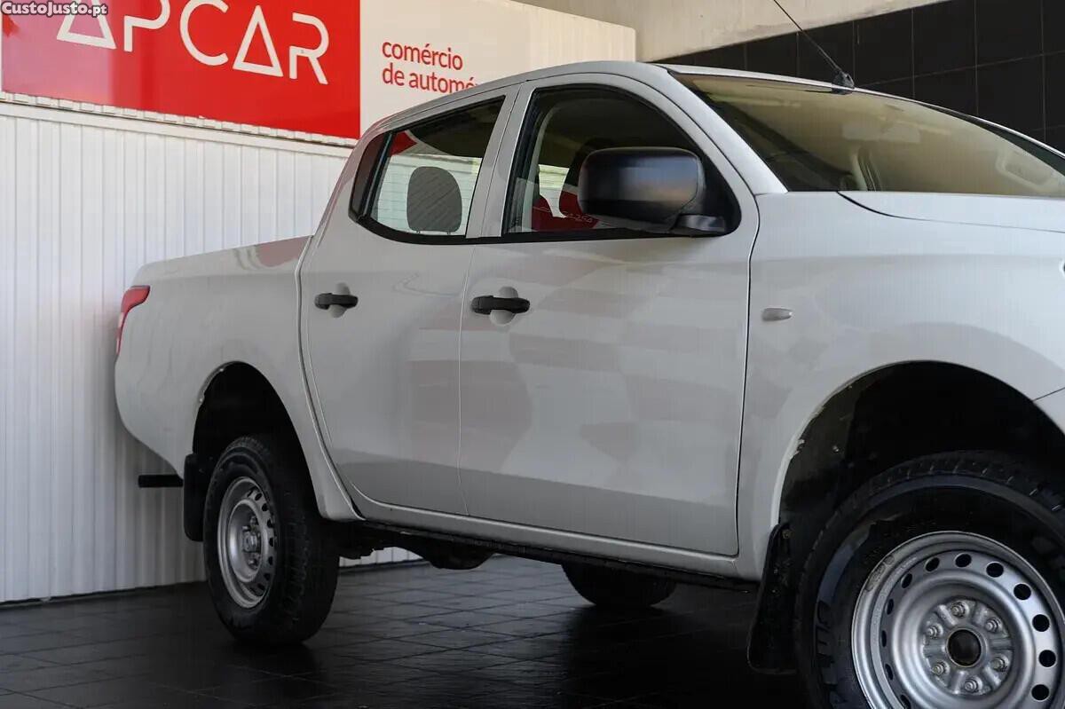 Mitsubishi L200 2.4 DI-D CD Invite 4WD — fotografia 18