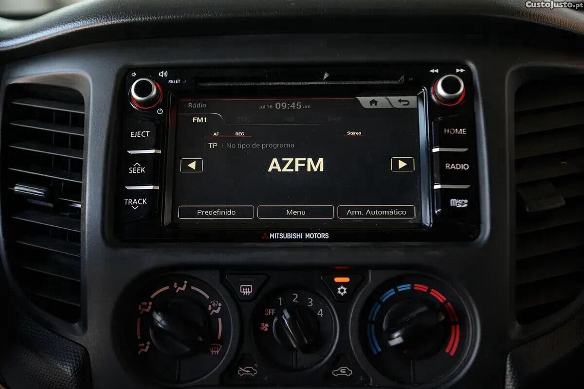 Mitsubishi L200 2.4 DI-D Club Invite Strakar Look 4WD — fotografia 9