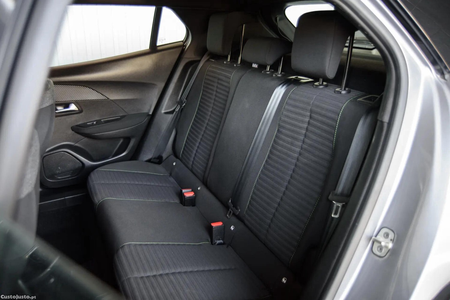 Peugeot 2008 1.2 PureTech Active — fotografia 6