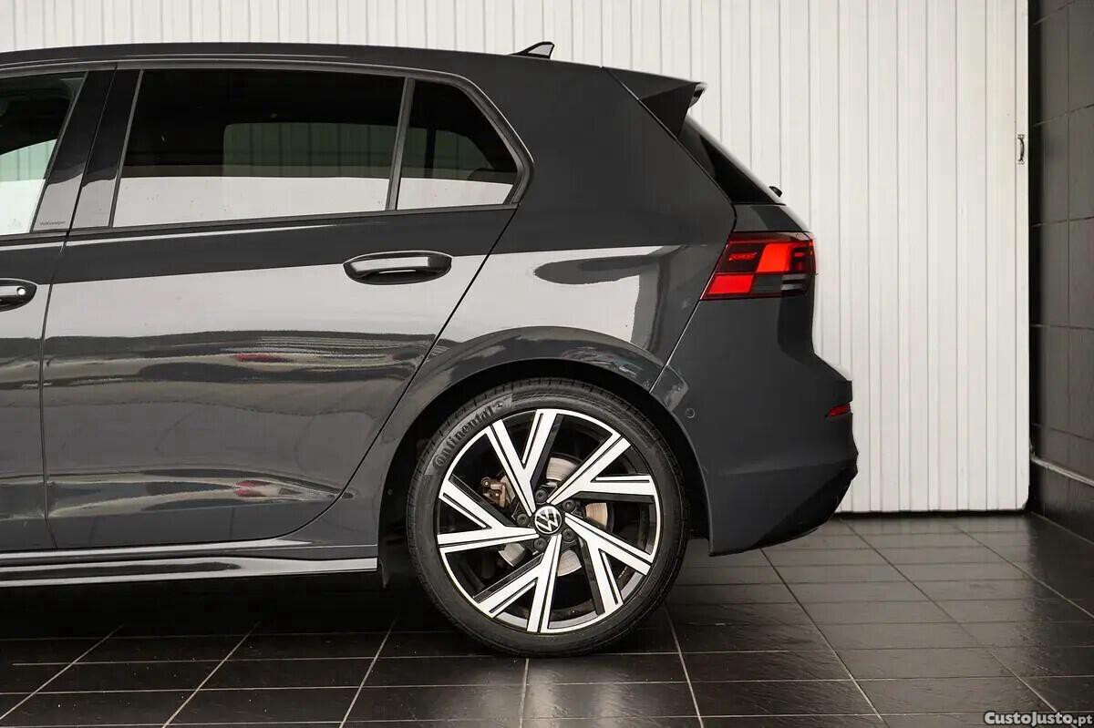 Volkswagen Golf 1.5 eTSI OPF DSG R-Line — fotografia 23