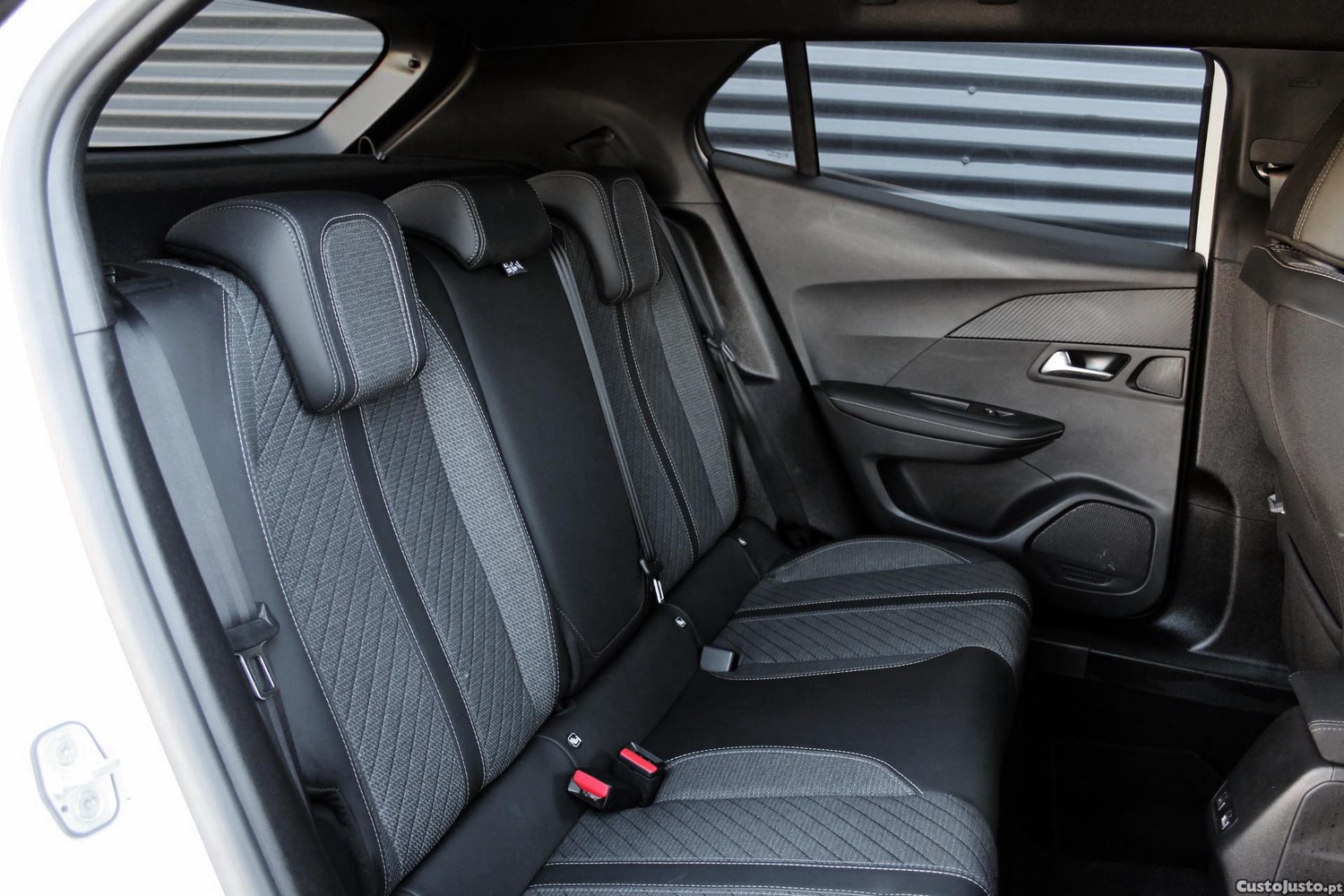 Peugeot 2008 1.2 Allure — fotografia 3