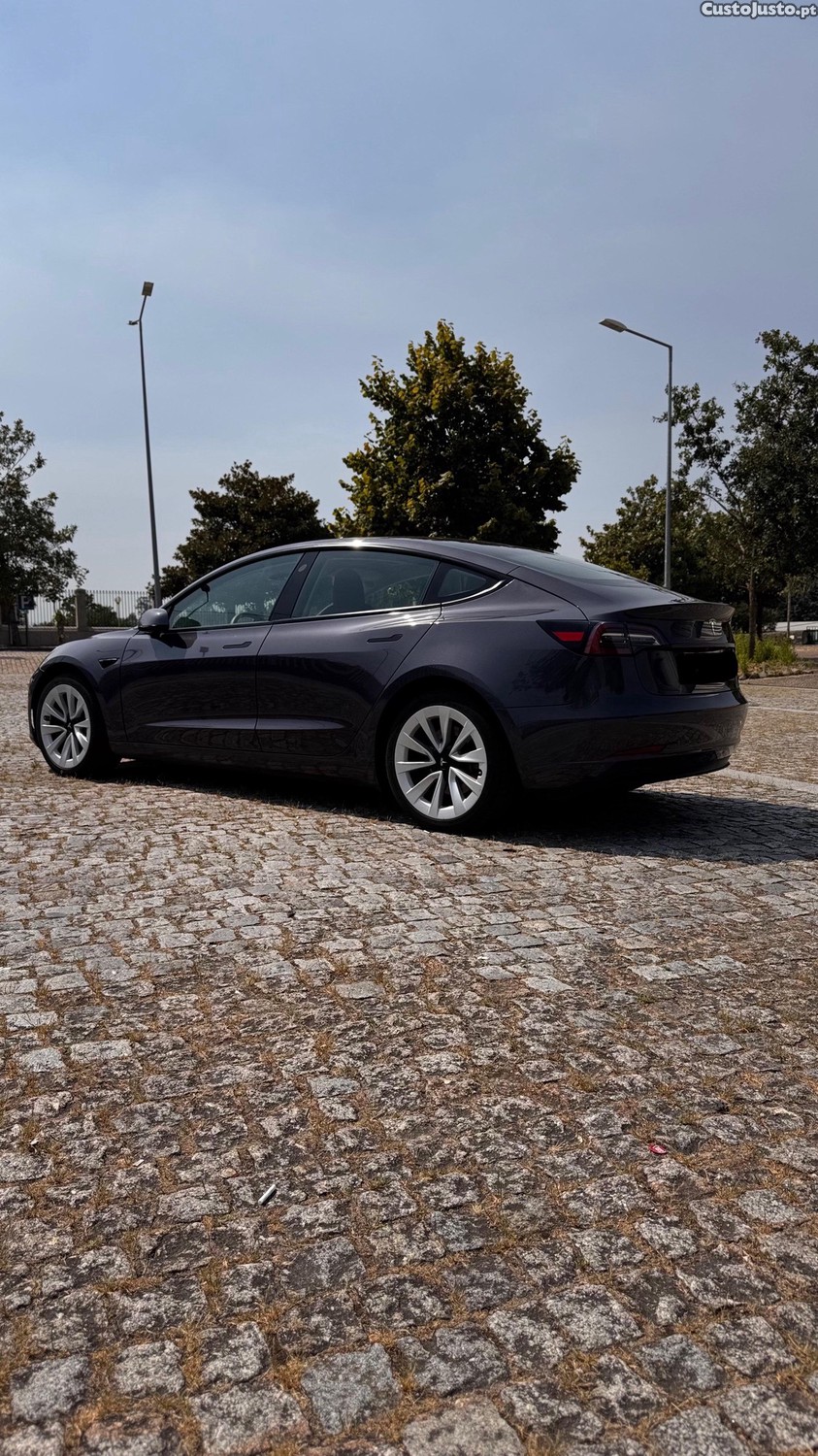 Tesla Model 3 Standard Range Plus — fotografia 9