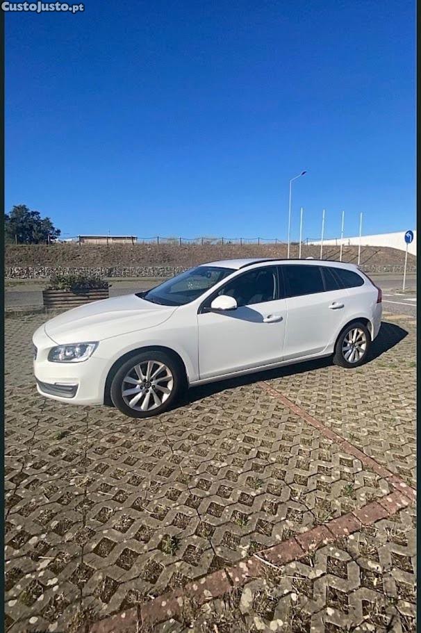 Volvo V60 Momentum — fotografia 8
