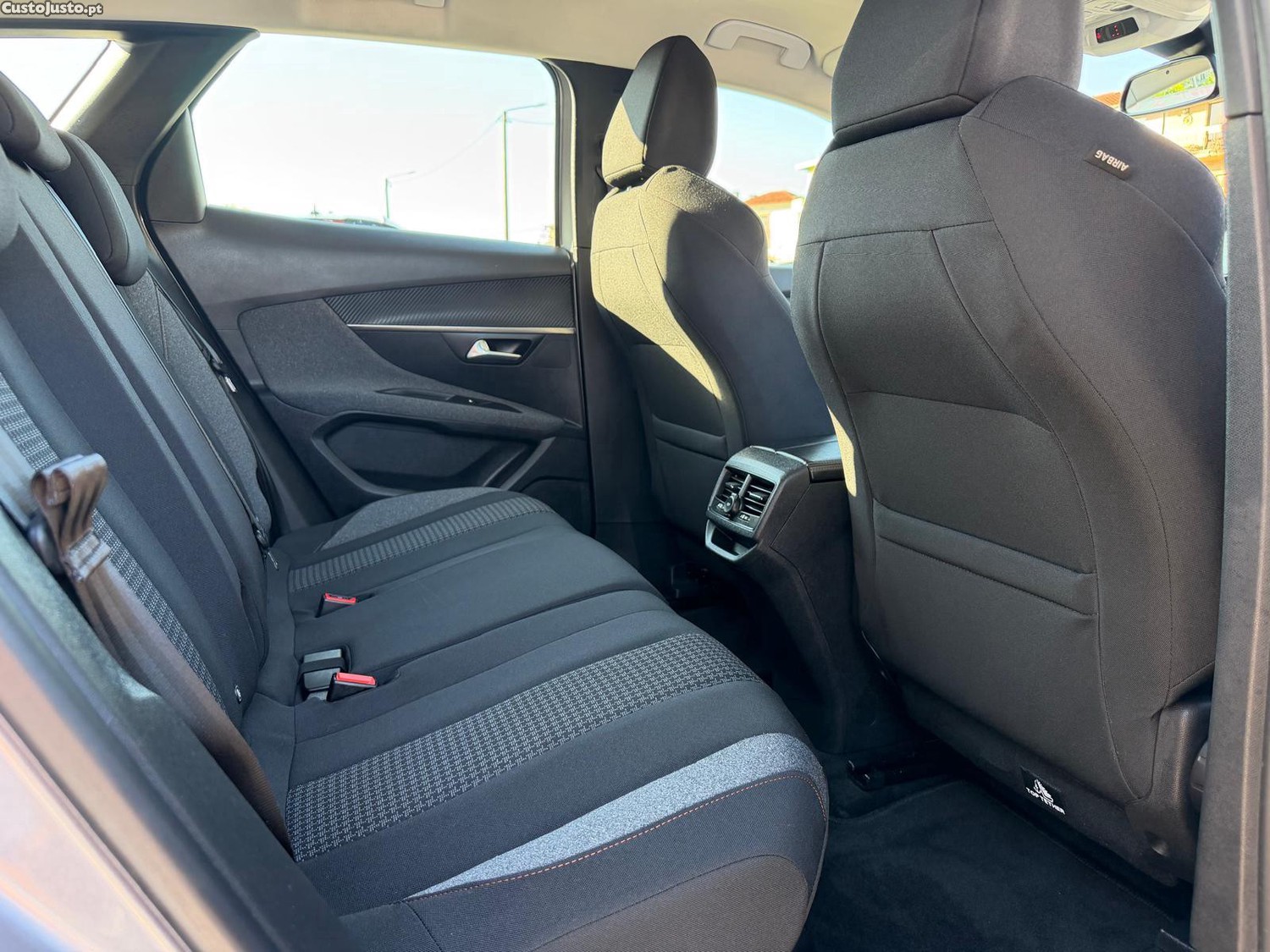 Peugeot 3008 1.5 BlueHDi Active Pack — fotografia 13