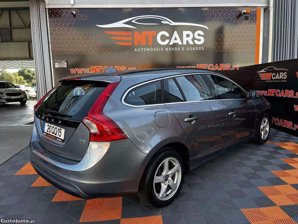 Volvo V60 2.0 d2 momentum drive — fotografia 15