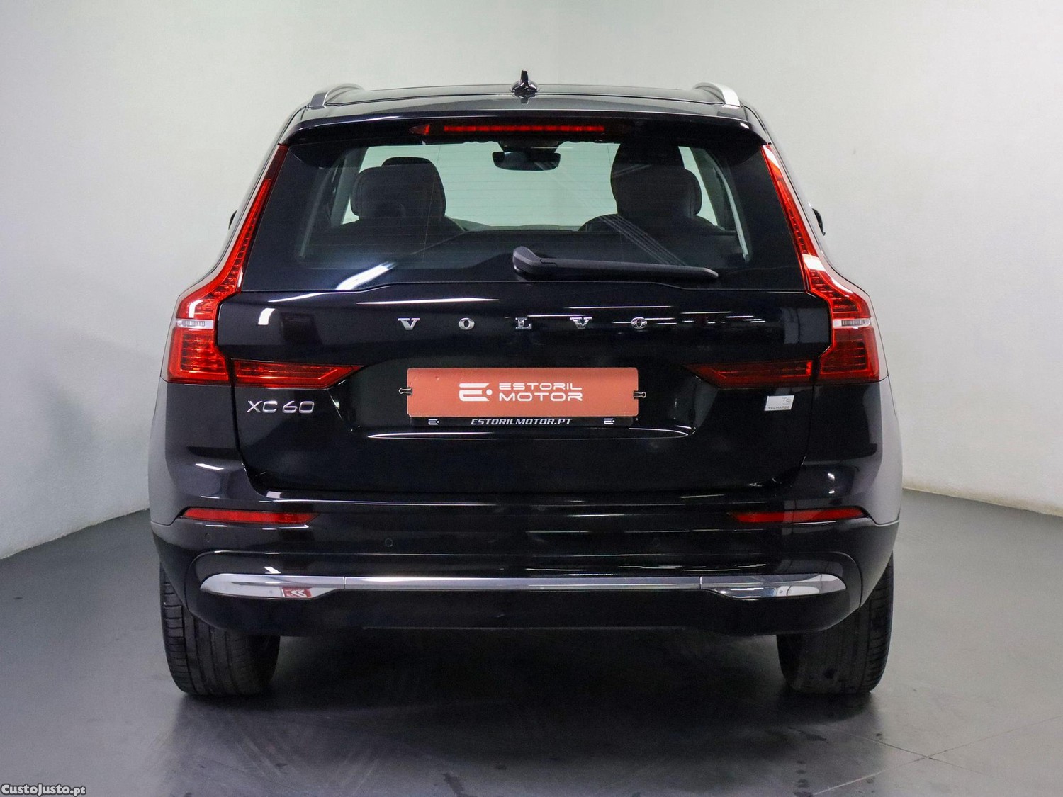 Volvo XC 60 2.0 T6 PHEV Inscription AWD — fotografia 26