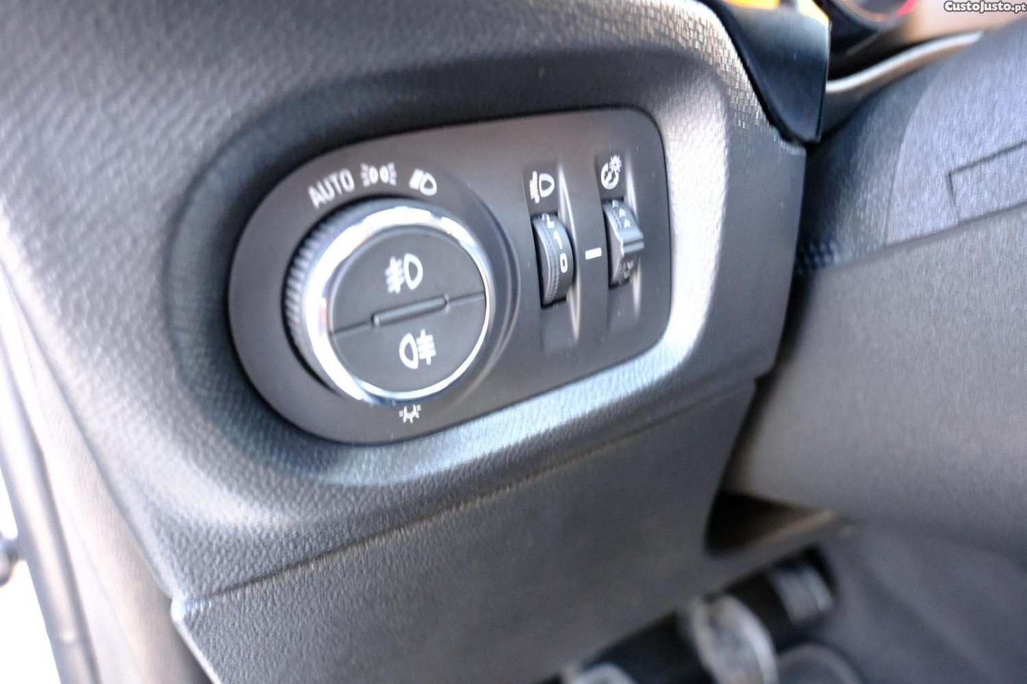 Opel Corsa 1.2 Edition — fotografia 9