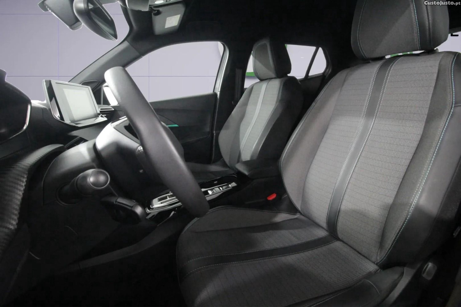 Peugeot e-2008 Allure Pack — fotografia 11