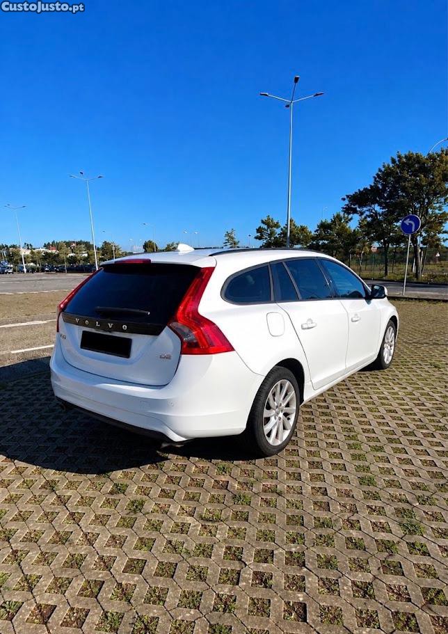 Volvo V60 Momentum — fotografia 10
