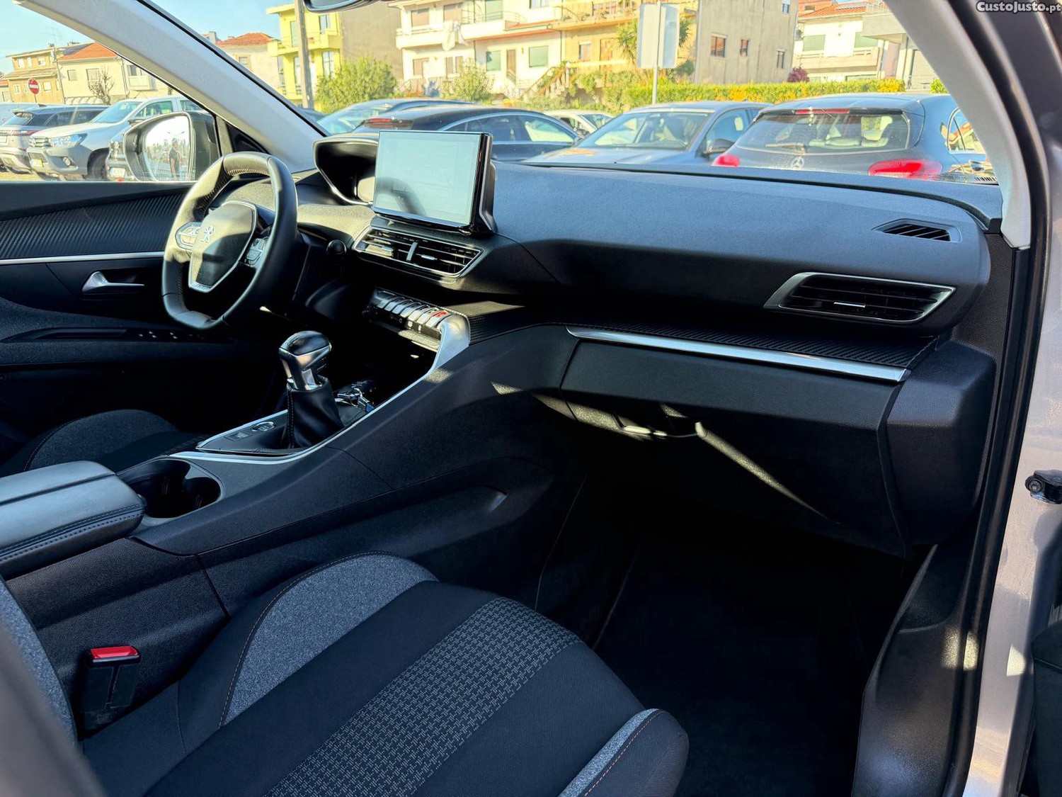 Peugeot 3008 1.5 BlueHDi Active Pack — fotografia 12