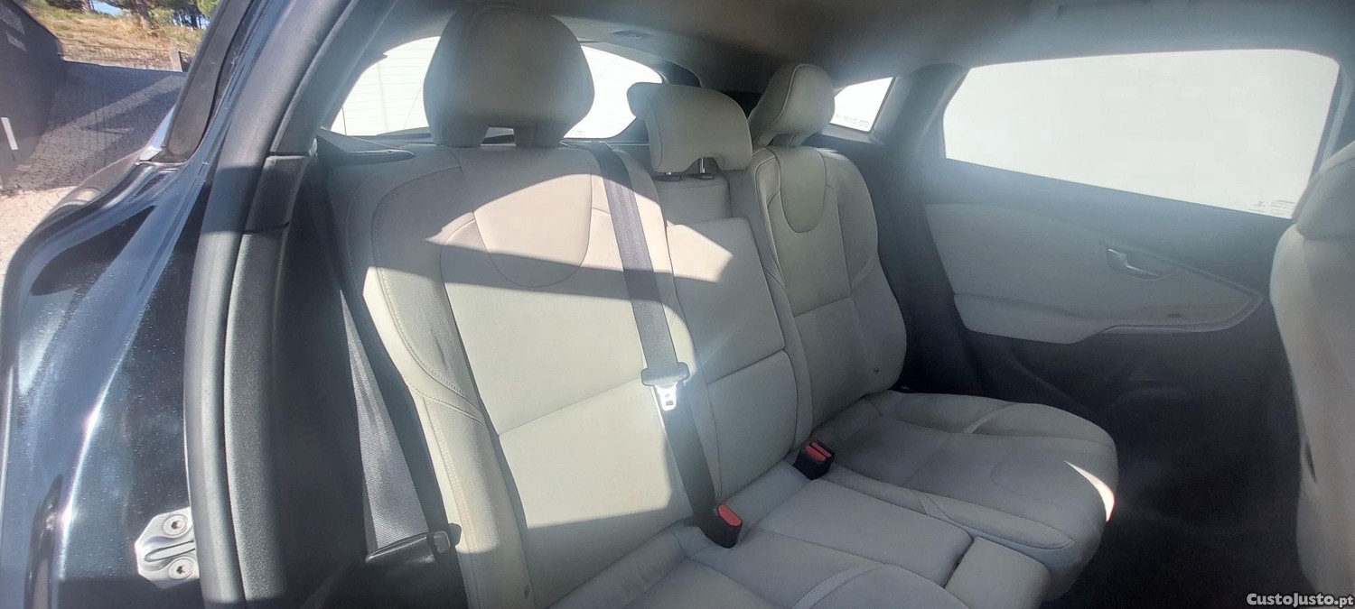 Volvo V40 1.6 D2 Momentum — fotografia 6