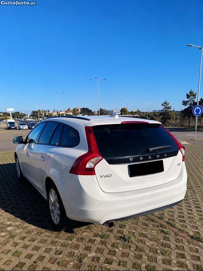 Volvo V60 Momentum — fotografia 7