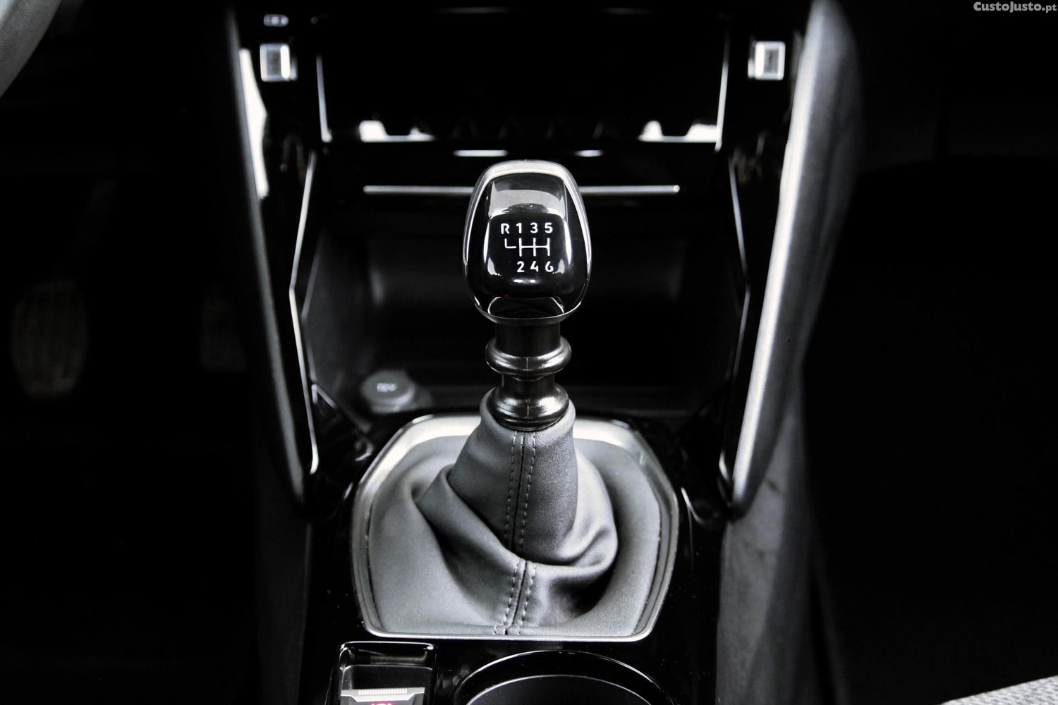 Peugeot 2008 1.2 Allure — fotografia 10