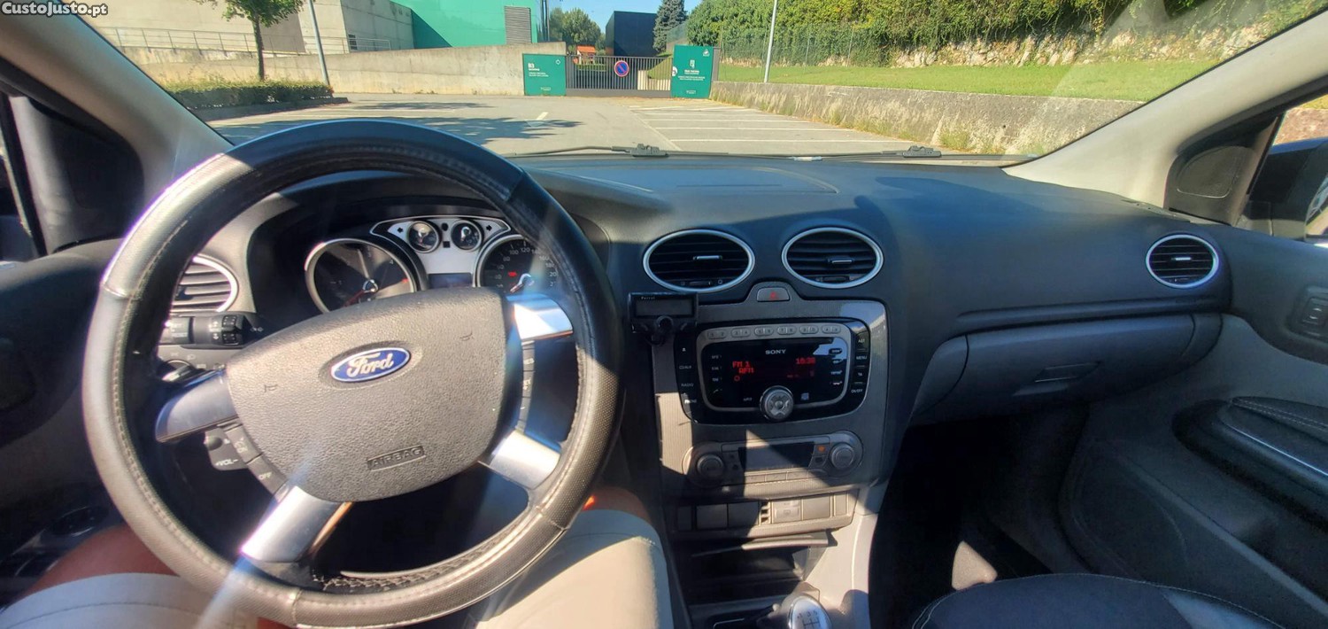 Ford Focus Titanium — photo 4