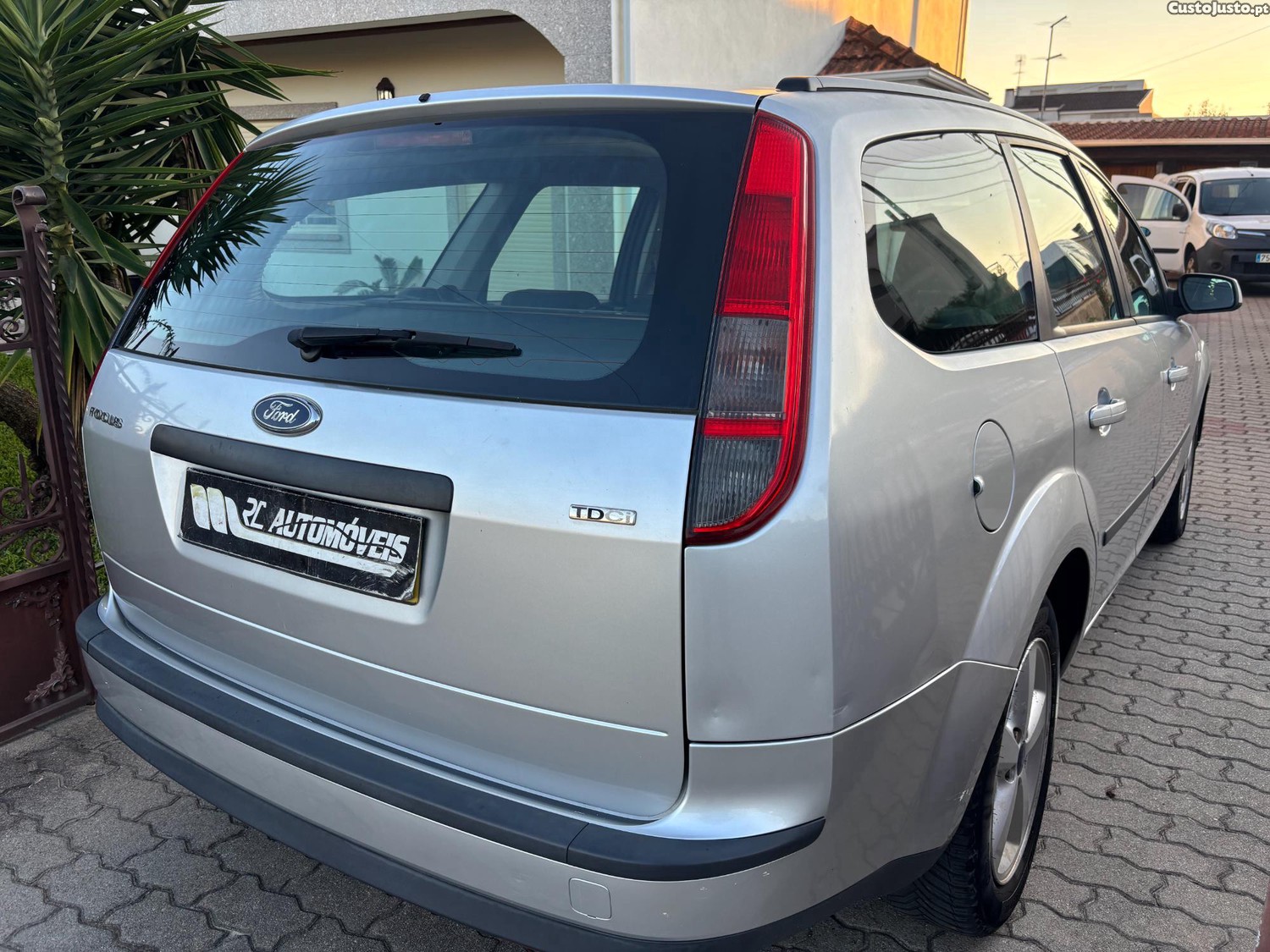 Ford Focus SW 1.6 TDCI / 110 CV — fotografia 12