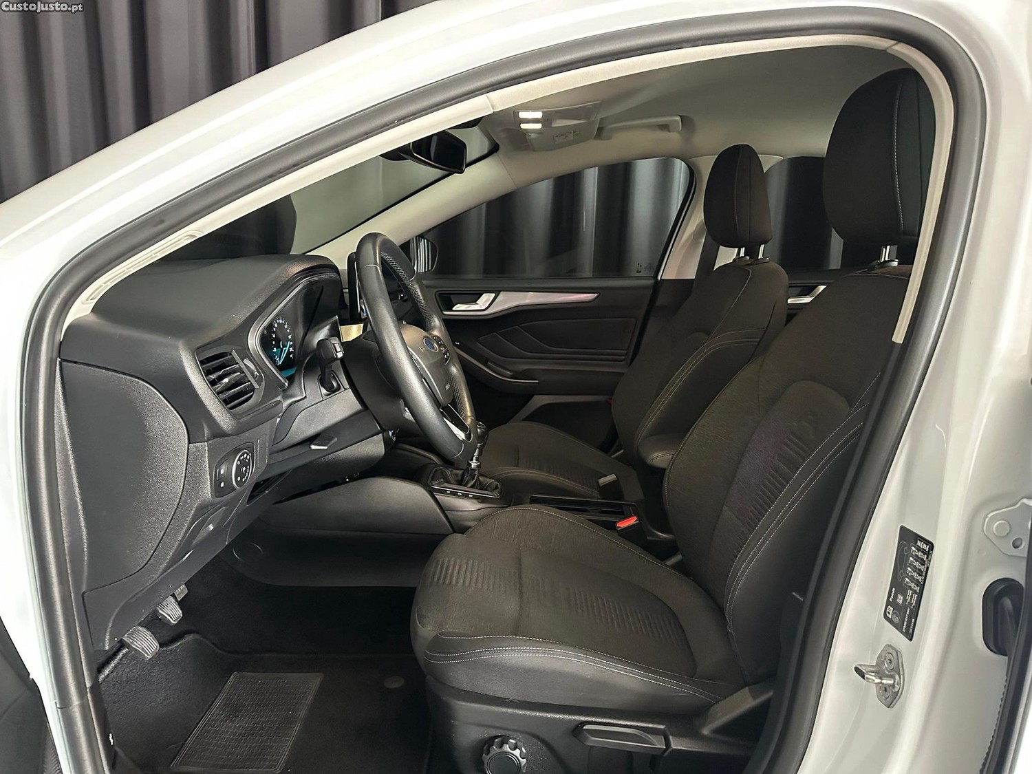 Ford Focus 1.5 TDCi EcoBlue Active X — fotografia 14