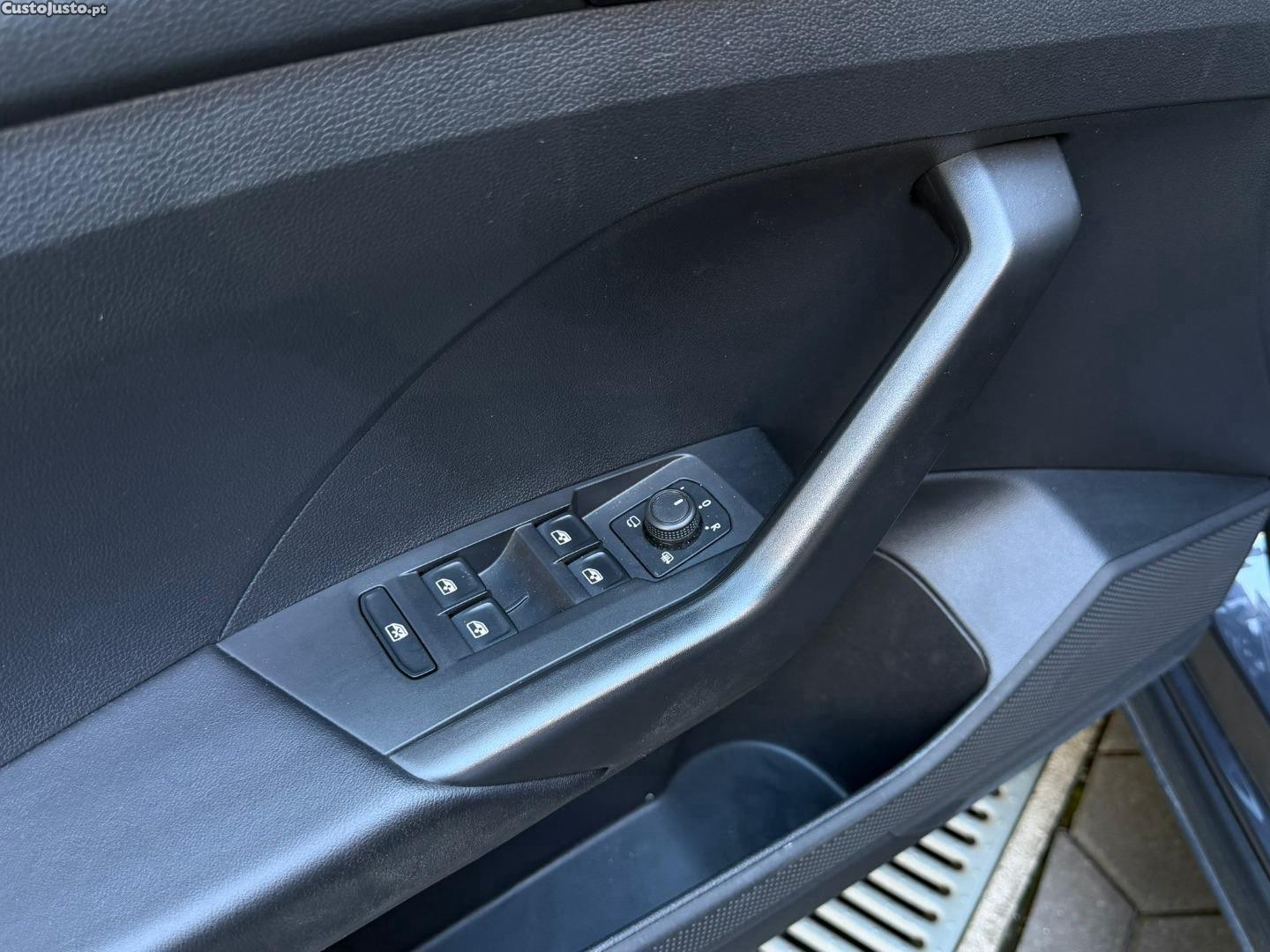 Volkswagen T-Cross 1.0 TSI URBAN — fotografia 6