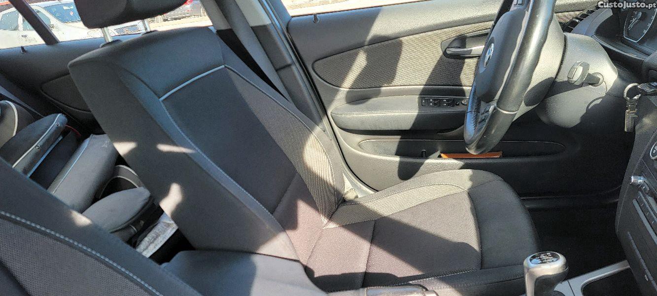 BMW 118 d/5portas/Assist Bmw — fotografia 2