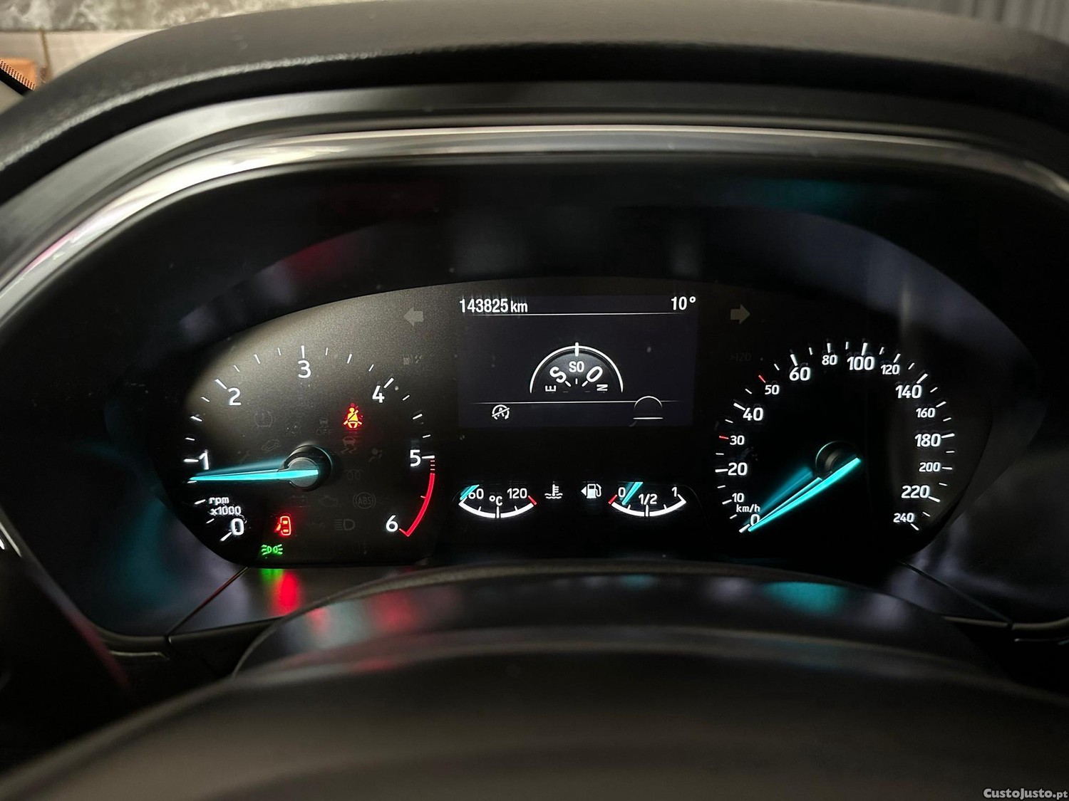 Ford Focus 1.5 TDCi EcoBlue Active X — fotografia 10