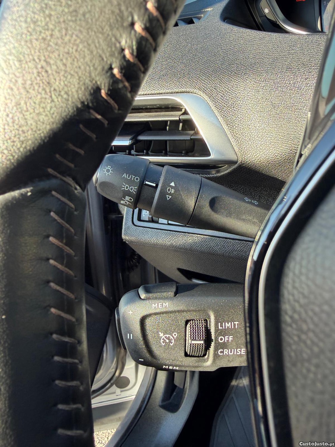 Peugeot 3008 1.5 BlueHDi Active Pack — fotografia 8