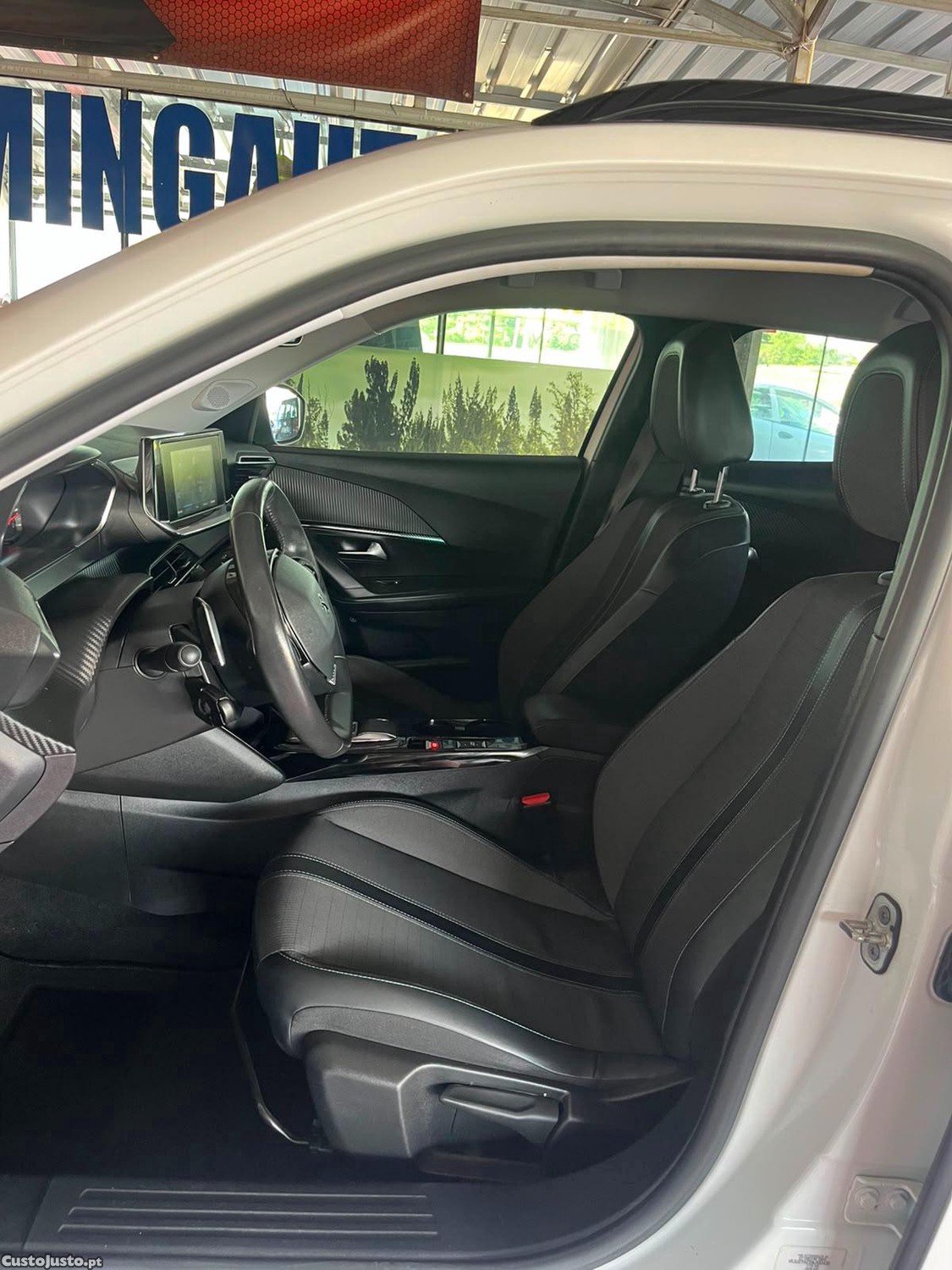 Peugeot 2008 1.5 BlueHDi Allure Pack EAT8 — fotografia 4