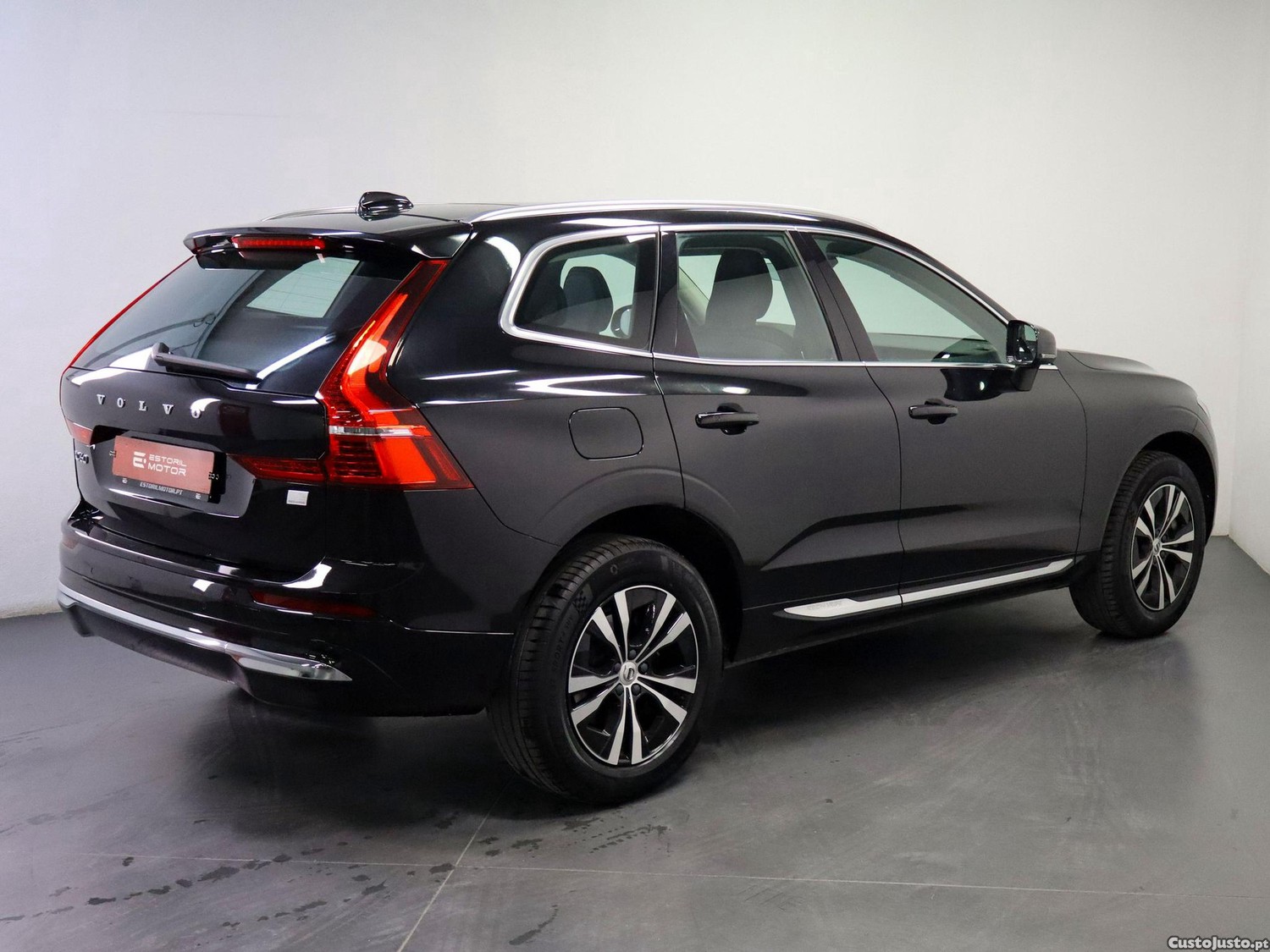 Volvo XC 60 2.0 T6 PHEV Inscription AWD — fotografia 27
