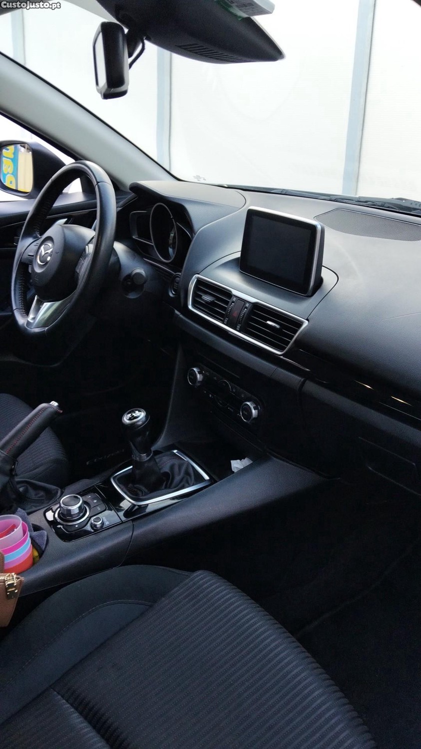 Mazda 3 Skyactiv-D — fotografia 4