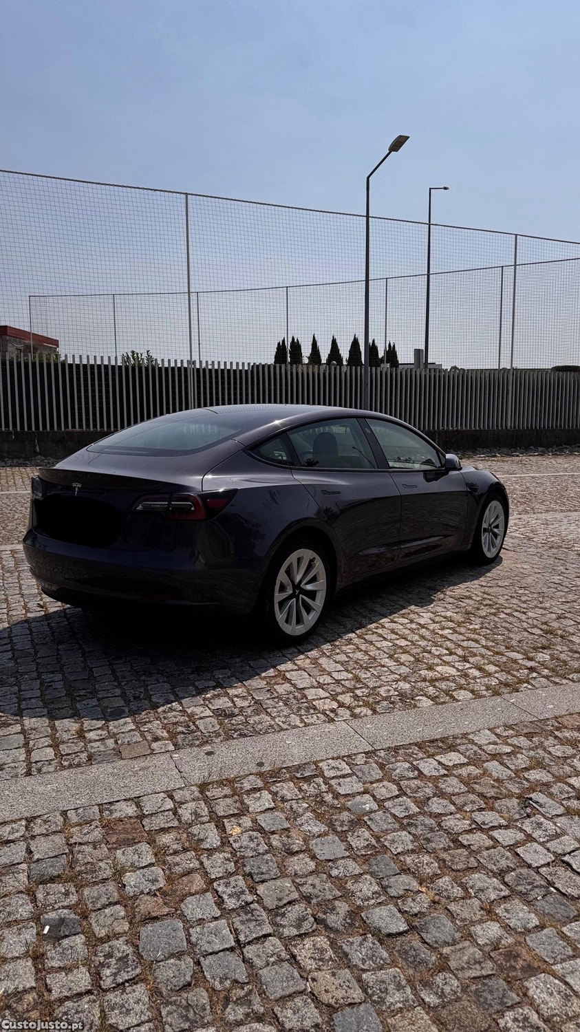 Tesla Model 3 Standard Range Plus — fotografia 8