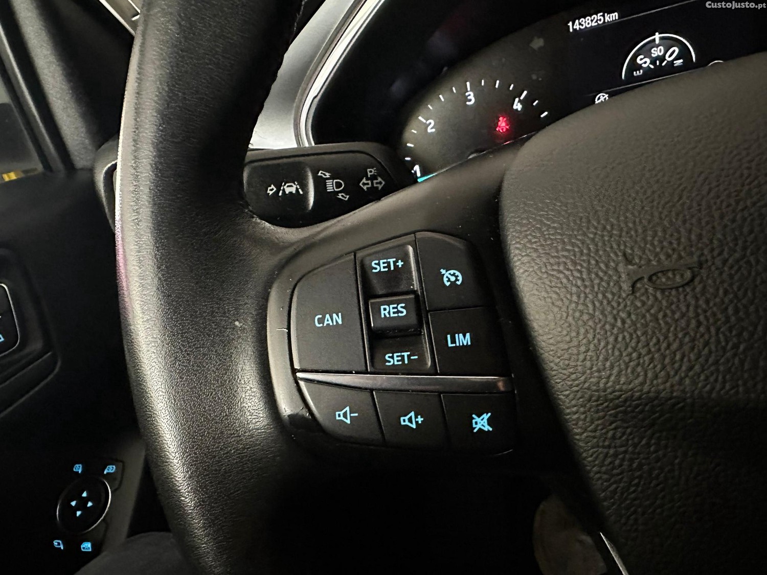 Ford Focus 1.5 TDCi EcoBlue Active X — fotografia 13