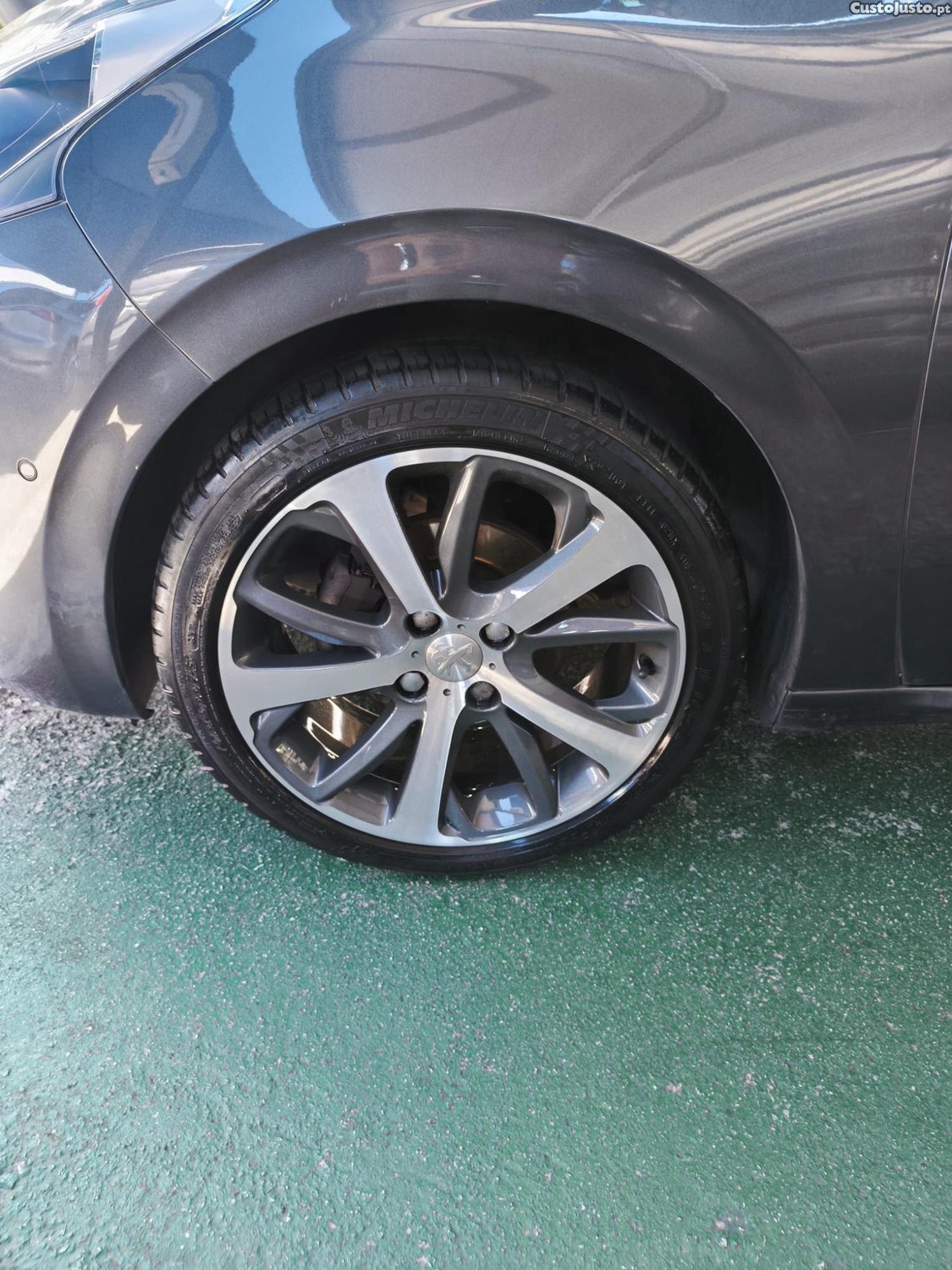 Peugeot 208 1.2 plueTech Allure — fotografia 13