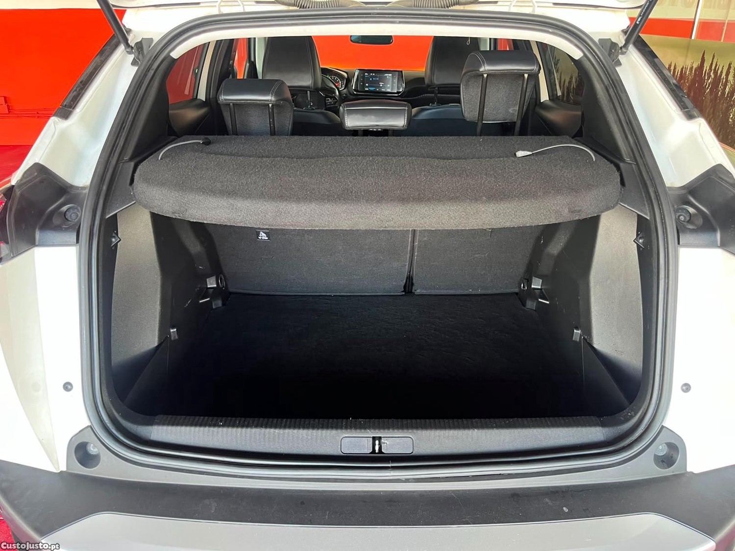 Peugeot 2008 1.5 BlueHDi Allure Pack EAT8 — fotografia 2